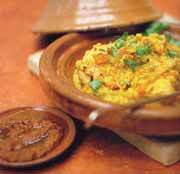 Recette de cuisine marocaine : Tajine de poulet aux amandes et au safran